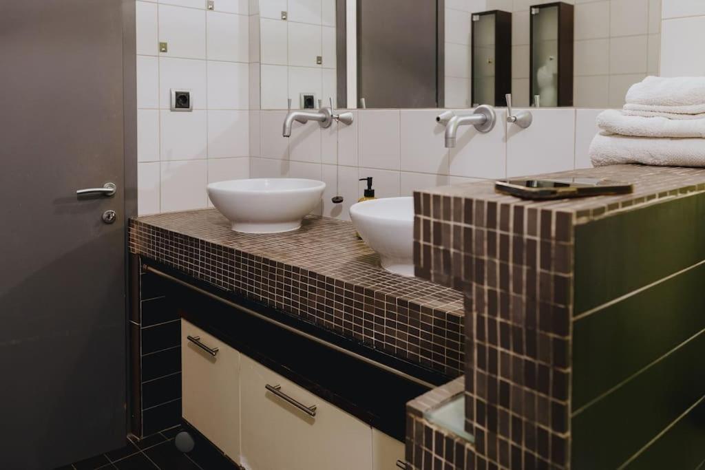 Cosy & Spacious Central Apartment 科莫蒂尼 外观 照片